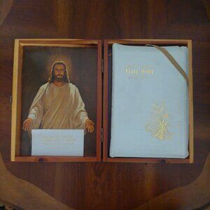 1974 Memorial Ed Holy Bible Concordance w/Cedar Box St. Regis Paper Co Indiana